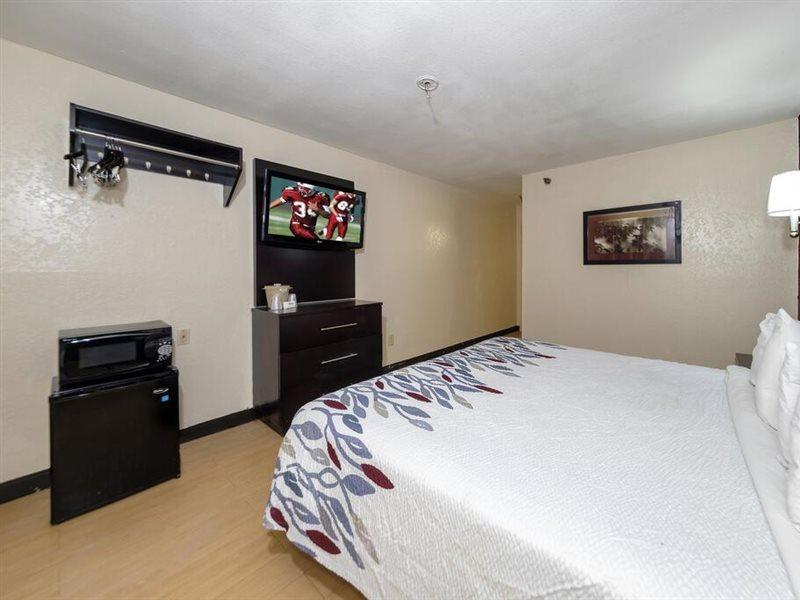 Red Roof Inn Jacksonville - Cruise Port Bagian luar foto